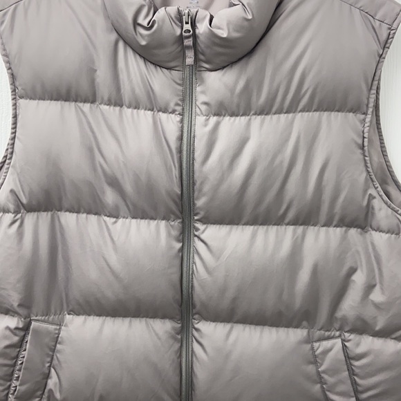 Men’s Lands End XL Light Gray Puffer Vest - Picture 6 of 6